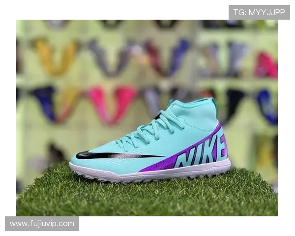 刺客15混合钉足球鞋：精准控制与极速突破的完美结合